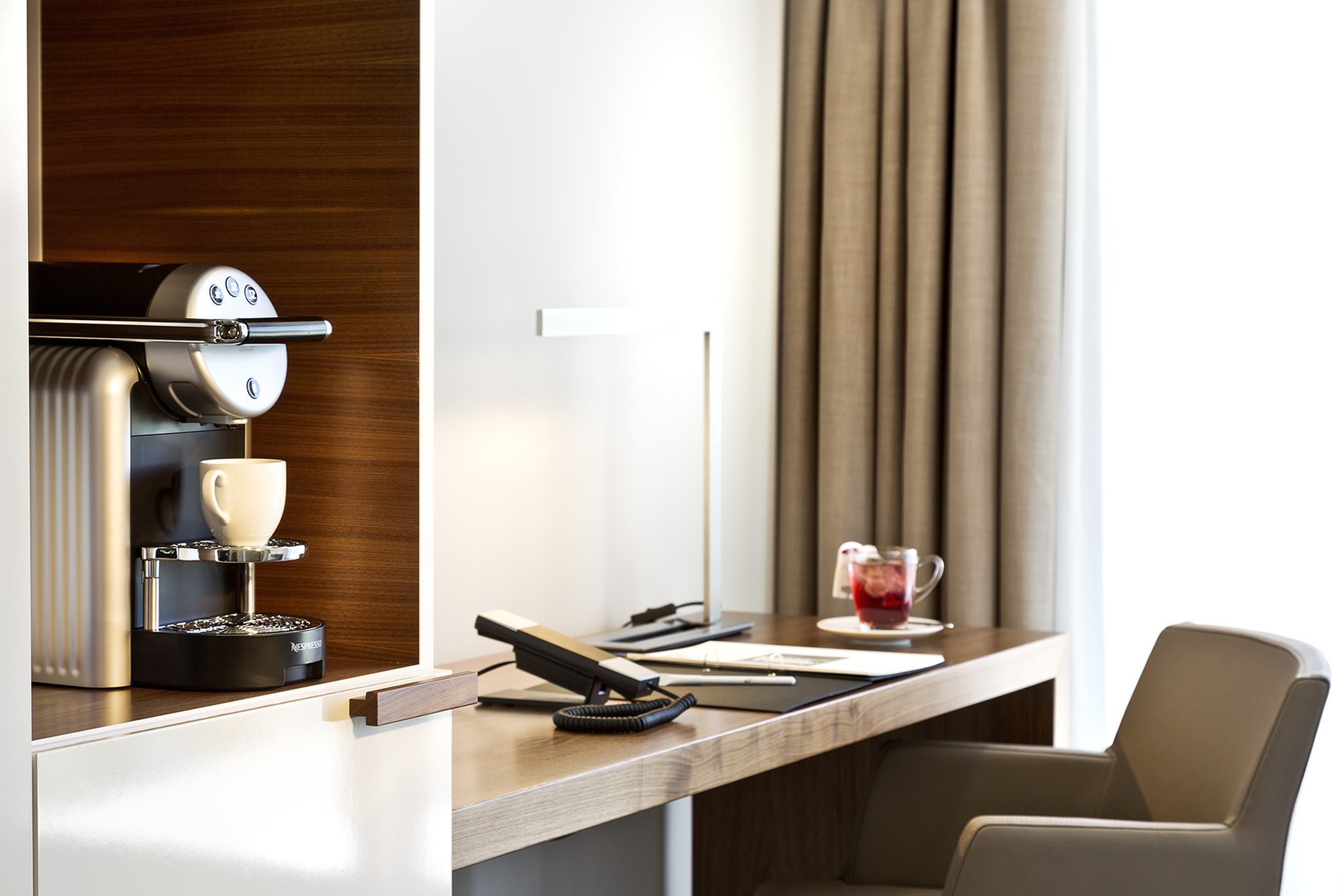 Hotel 47 42/42