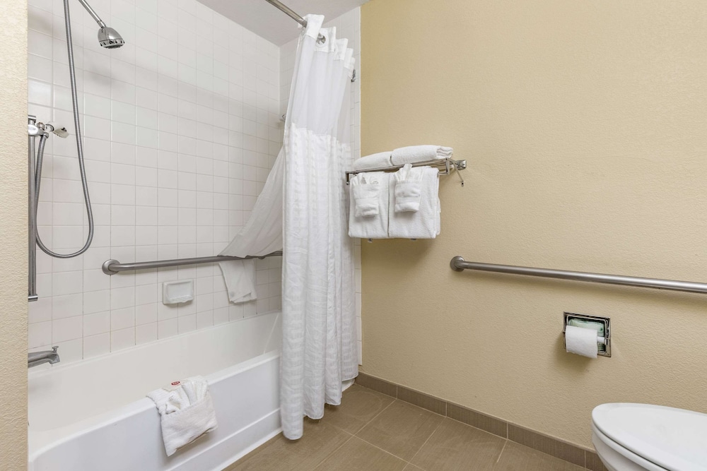 Comfort Inn & Suites Clemson - University Area 16/49