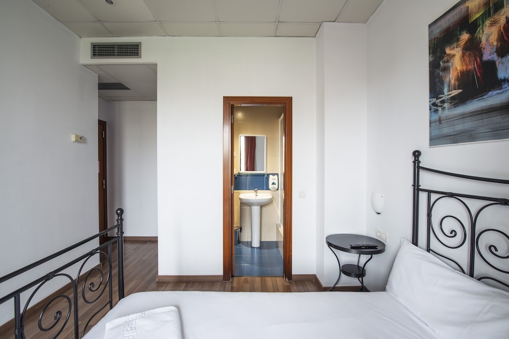 Safestay Passeig de Gracia - Adults Only 21/33