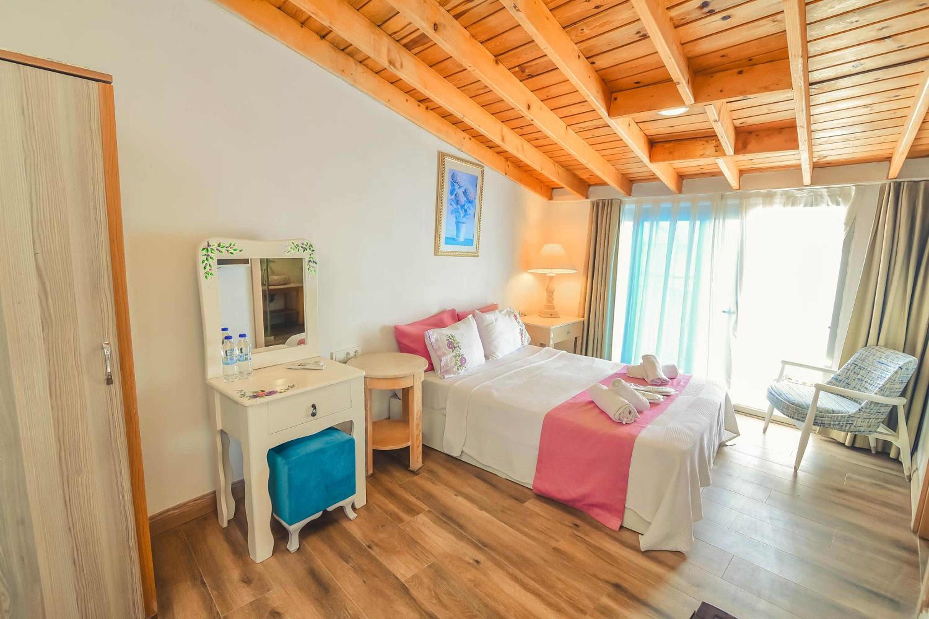 غرفة بسرير مزدوج بشرفة، Alacati Asmali Konak Hotel 9/10