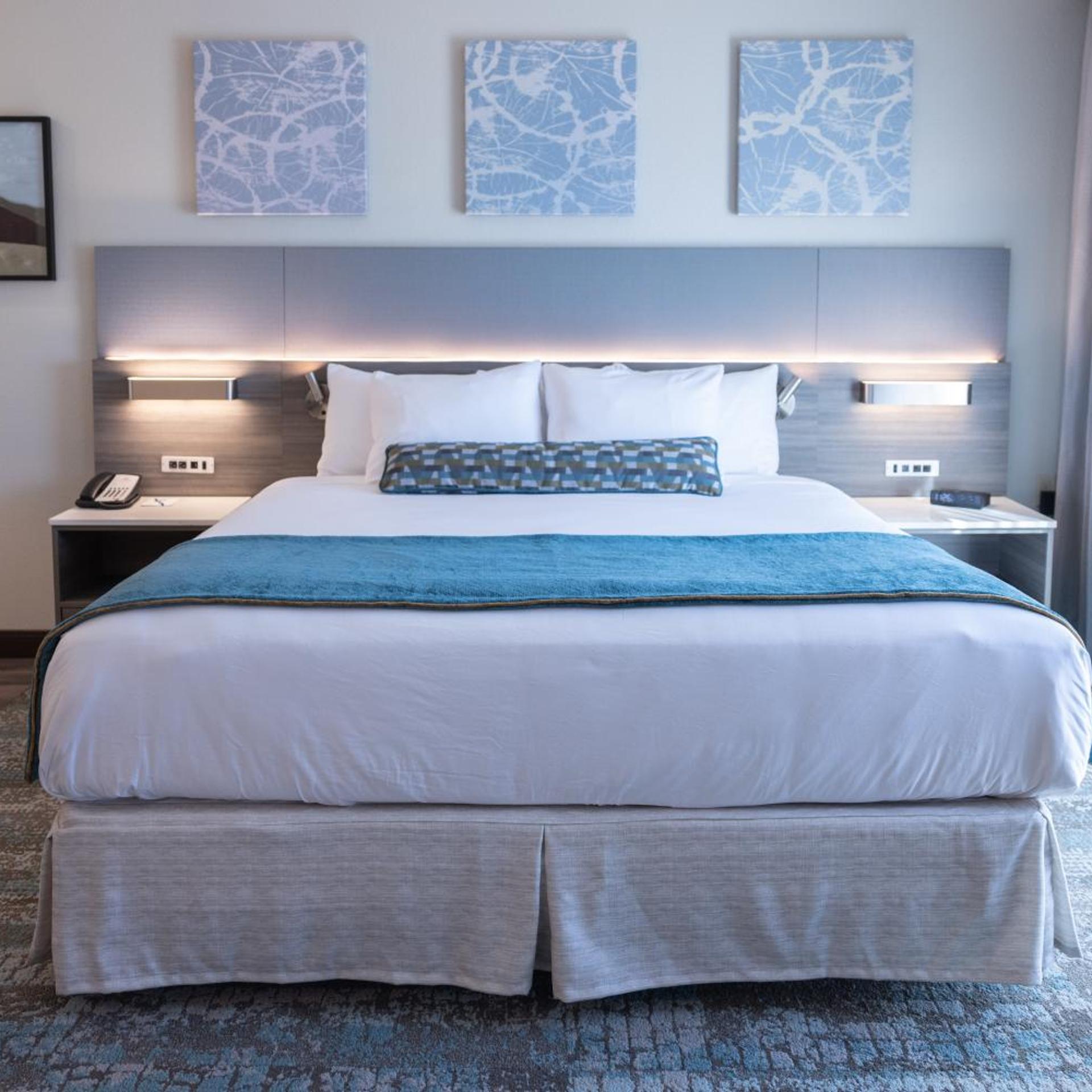 Junior Suite, King Bed, Blue Lake Casino Hotel 2/4