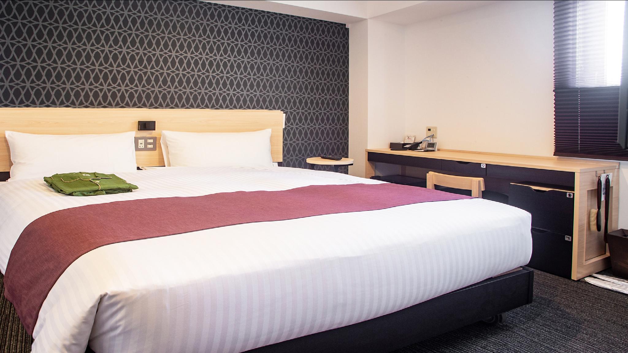 Room, King Bed, Electronic Cigarette Only