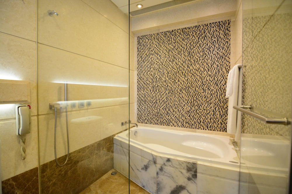 Harbour Grand Hong Kong Hotel 5/68