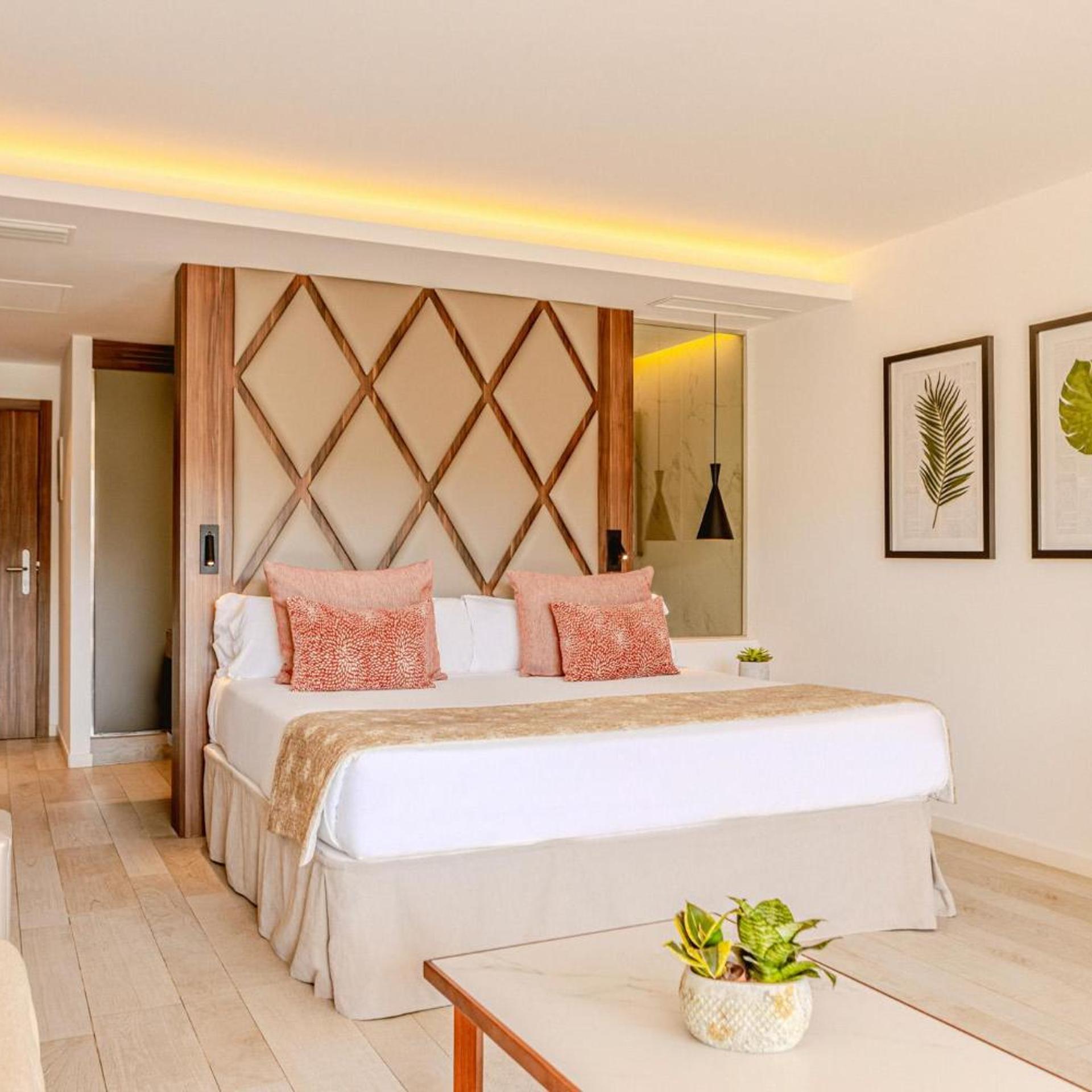 Club, Junior Suite, Penthouse Suite, Pool View