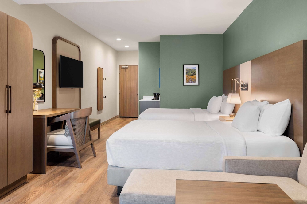 La Quinta Inn and Suites by Wyndham Lincoln 36/84
