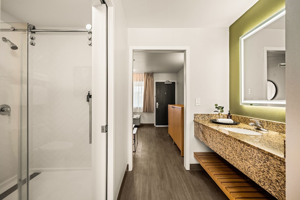 Oxford Suites Redding 64/64