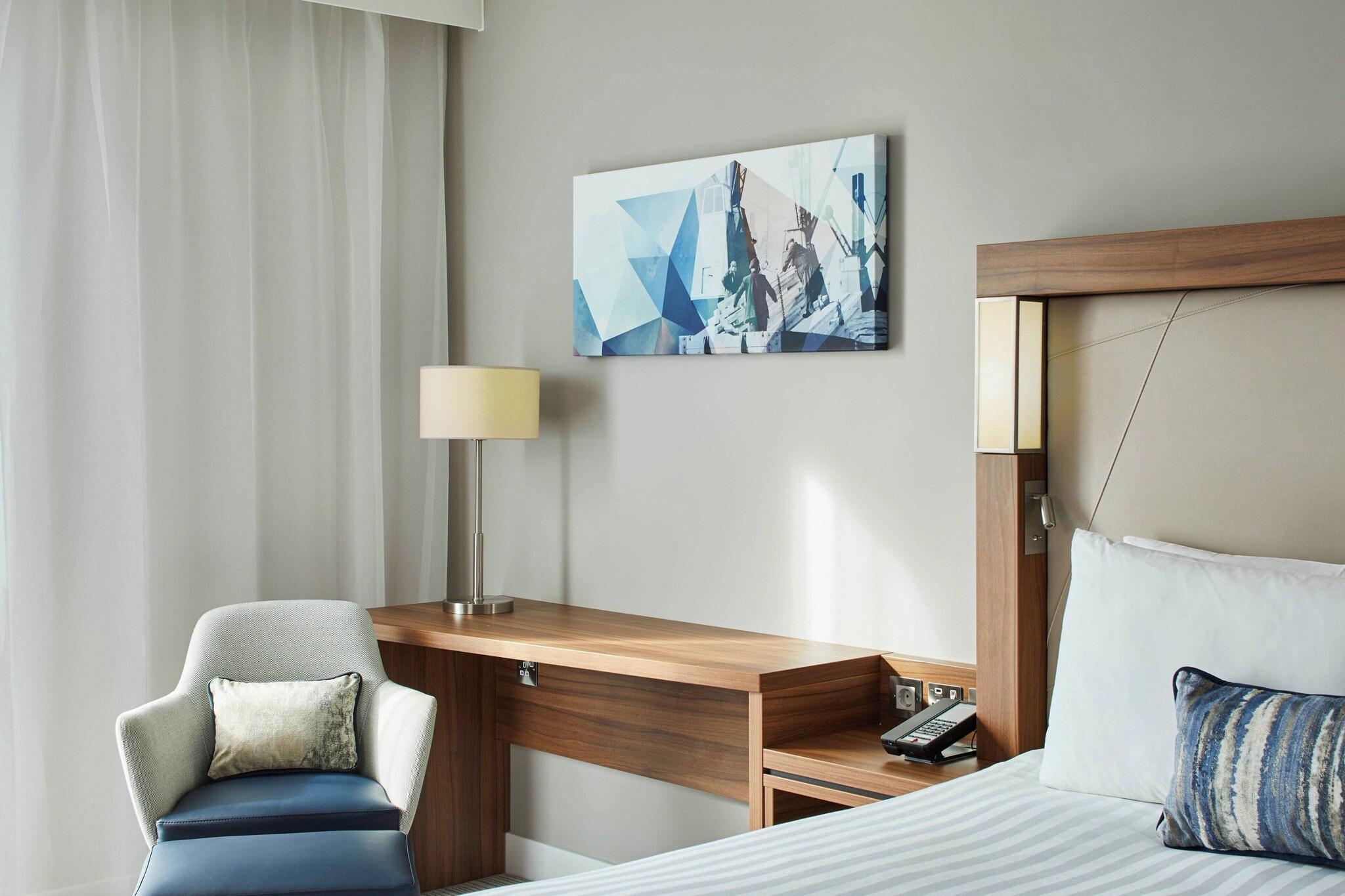 غرفة قياسية بسريرين منفصلين، Courtyard by Marriott London City Airport 2/3