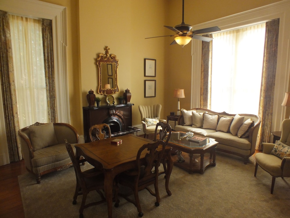 The Pepin Mansion Historic B&B 28/50
