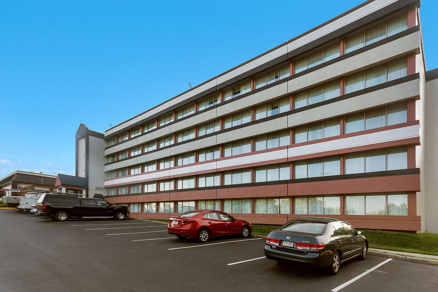 Exton Hotel And Conference Center 35/39