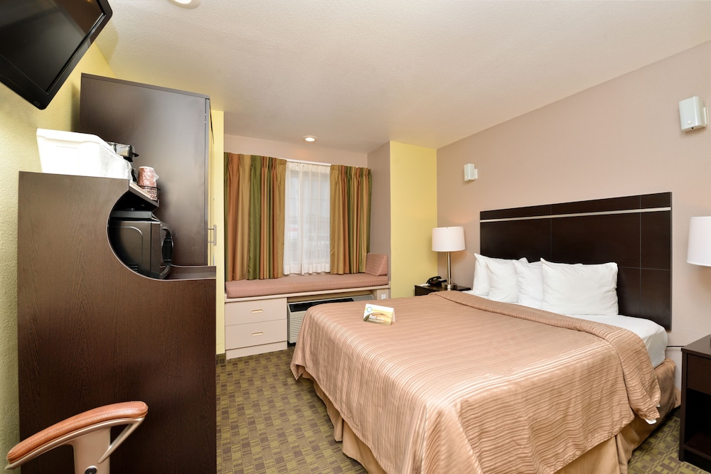 Quality Inn and Suites Elko 8/36