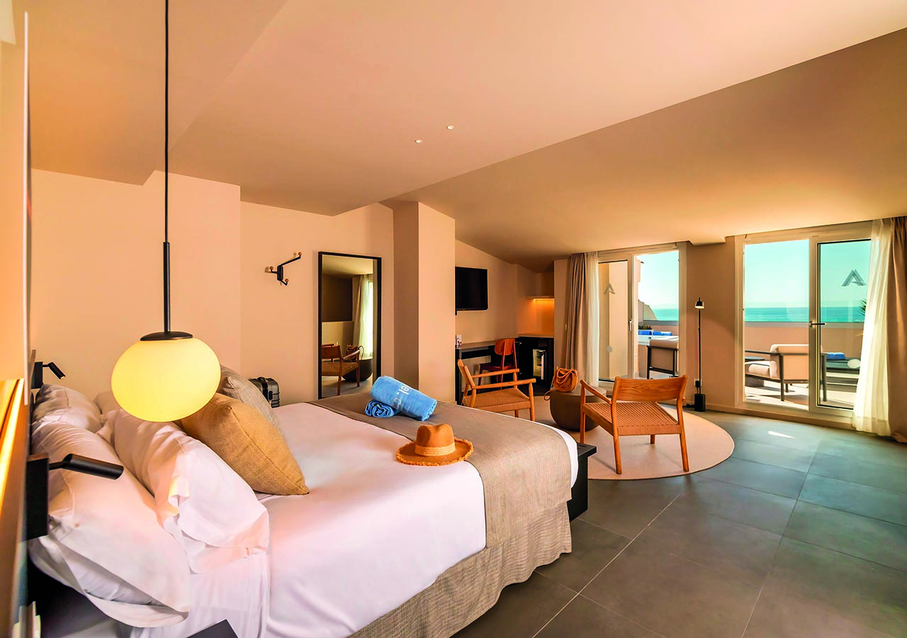 Penthouse, Suite, Double Bed, Sea Front, Side