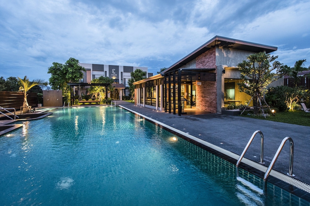 Cresco Hotel Buriram 5/100