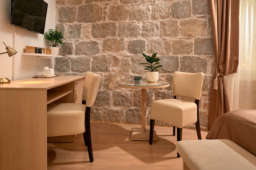 LANTERNA ROOMS 32/50