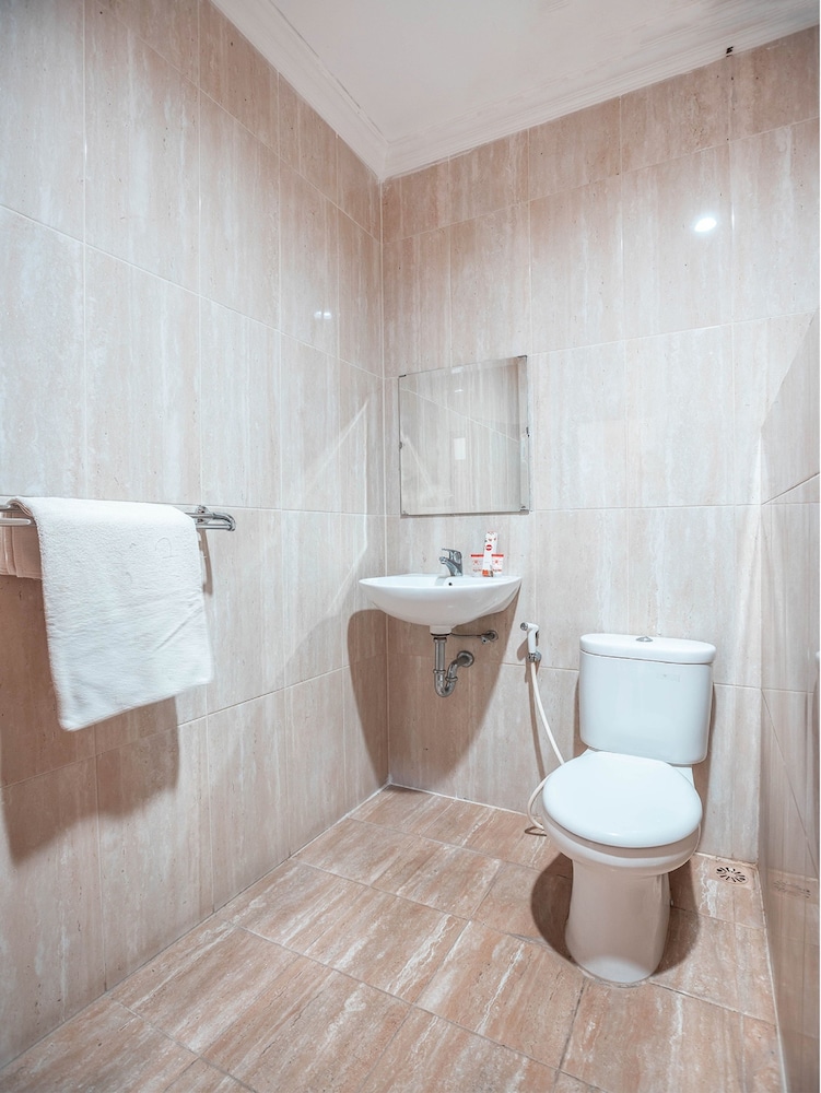OYO 686 Bunga Karang Hotel 45/46