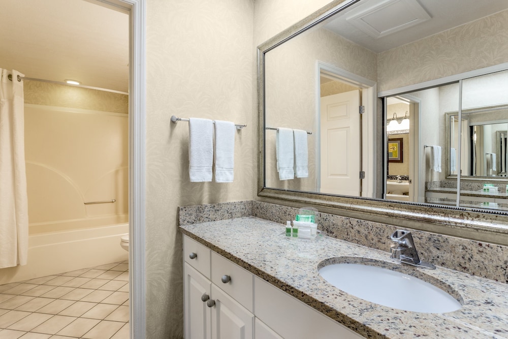 Holiday Inn & Suites Clearwater Beach S-harbourside 48/130