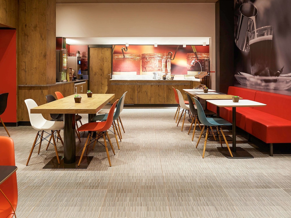 Ibis Paris Canal Saint Martin 53/69