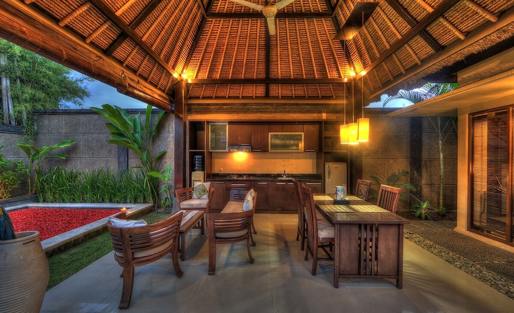 Bali Rich Luxury Villa 37/42