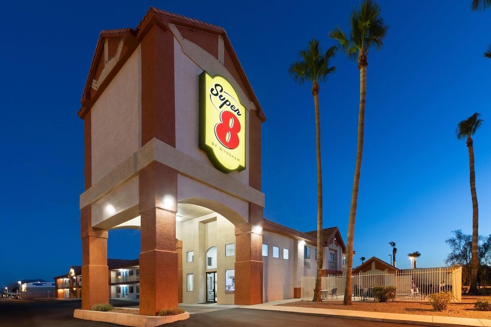 Super 8 by Wyndham Tucson/Grant Road Area AZ 2/50