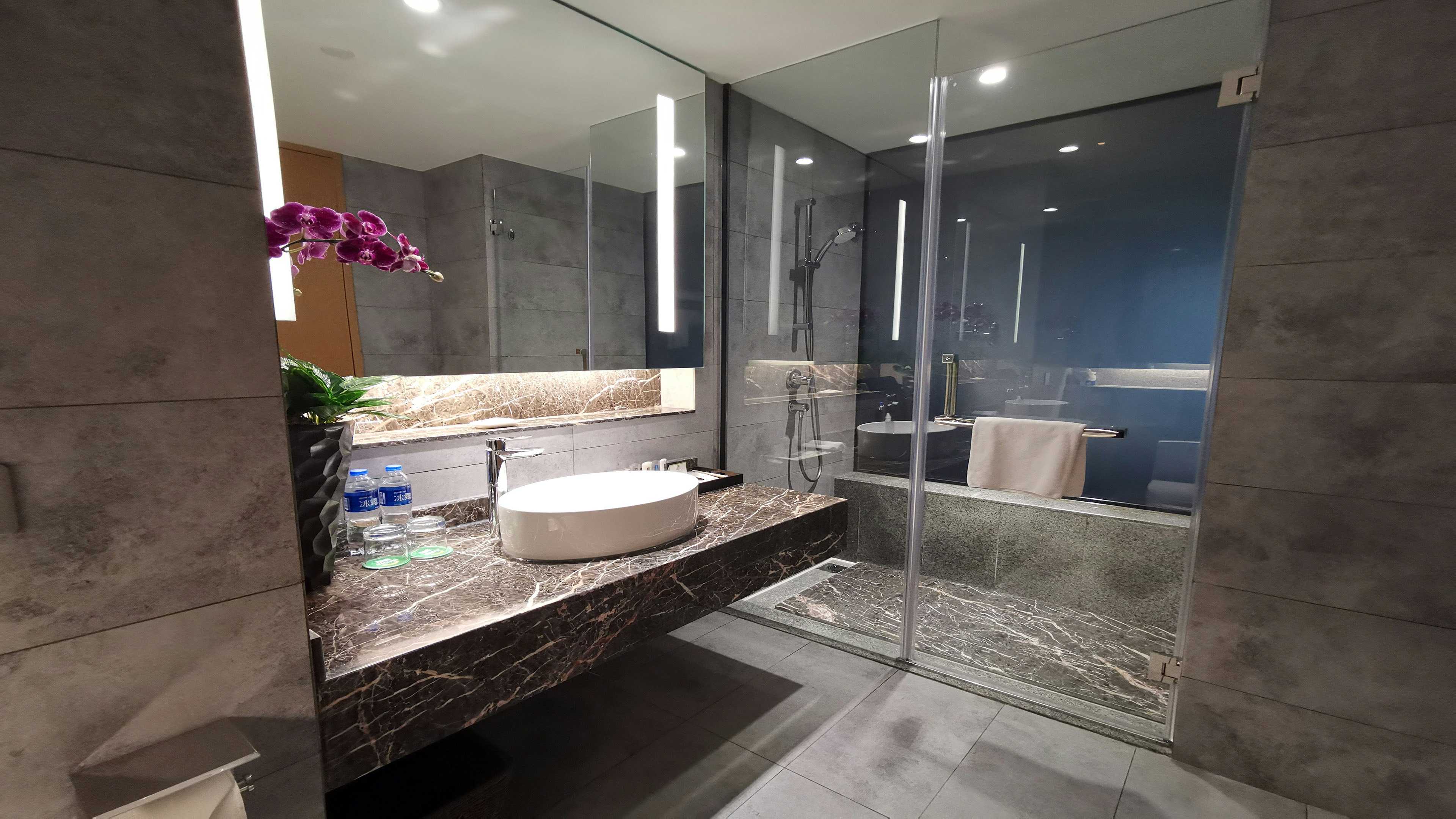 Holiday Inn Shanghai Hongqiao West An Ihg Hotel 50/50