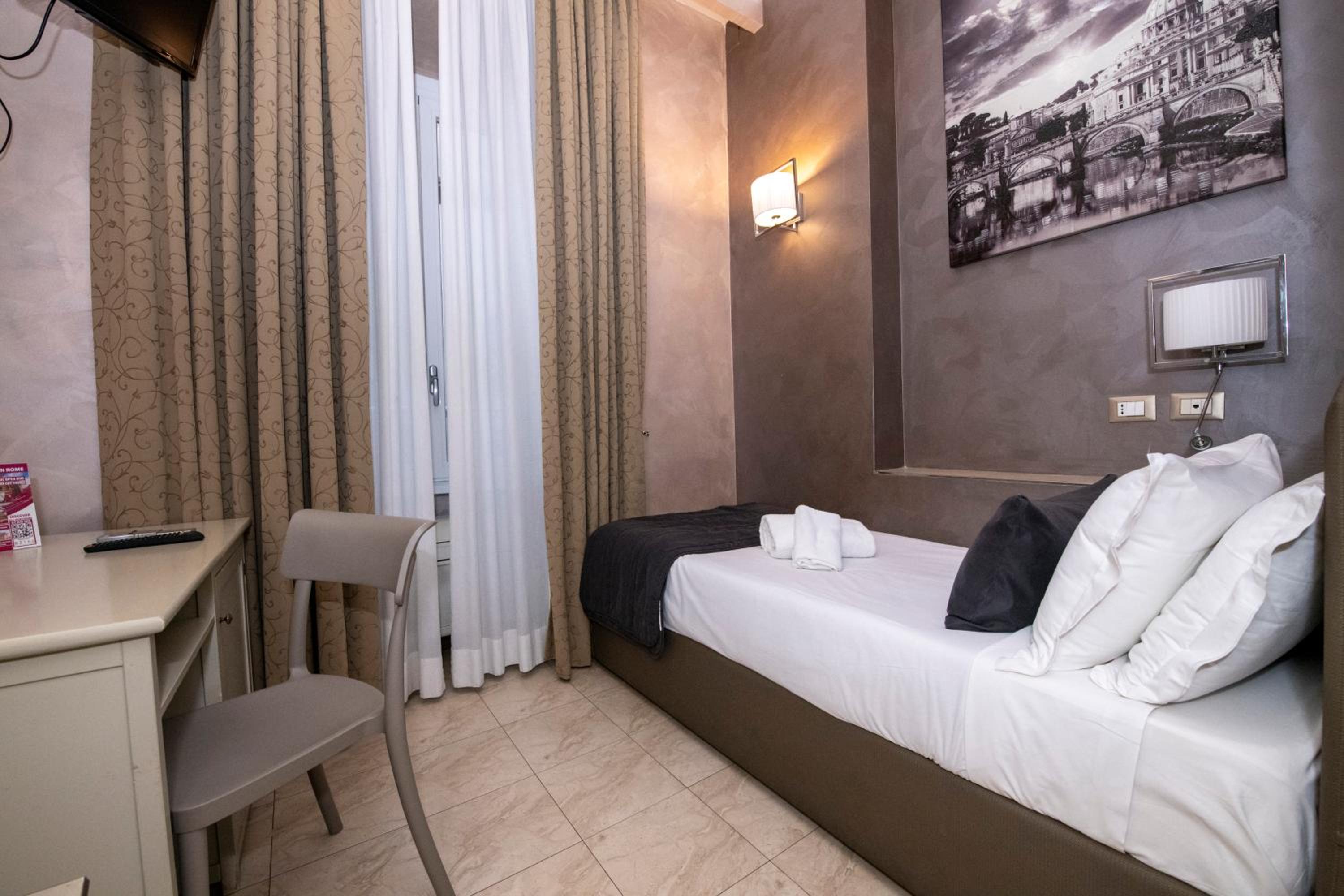 ROOM, SINGLE
