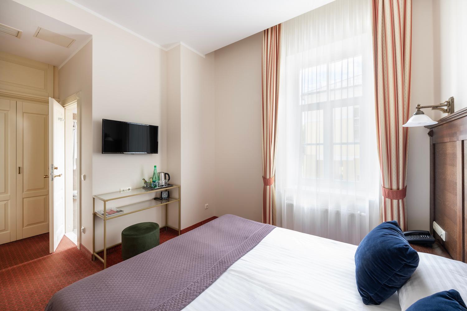 Room, Double or Twin Bed, Small, Spa Area