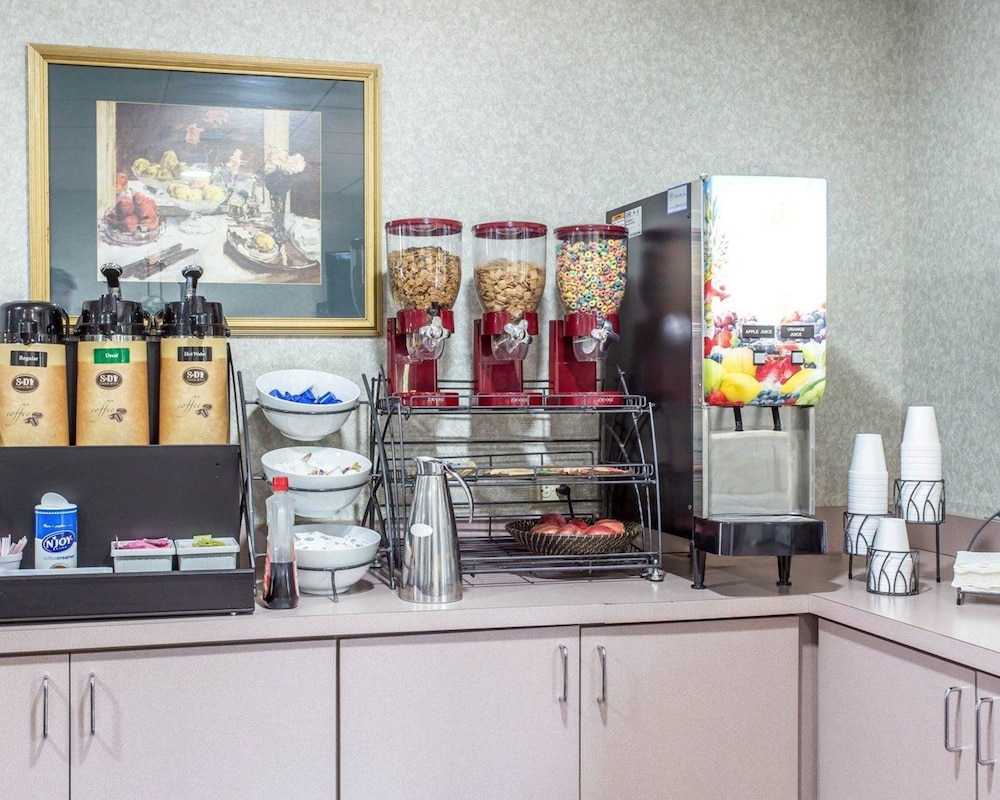 Econo Lodge Inn & Suites Marietta near Dobbins ARB 36/45