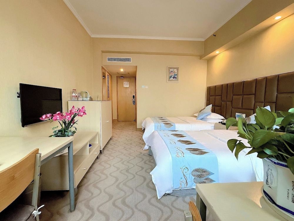 1 BEDROOM, BASIC, TWIN BEDS