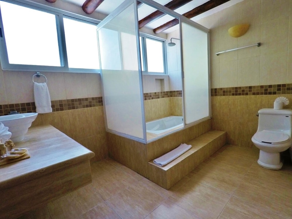 Hotel Suites El Campanario 16/39