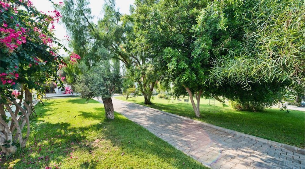 BARE HILL HOLIDAY VILLAGE 40/44