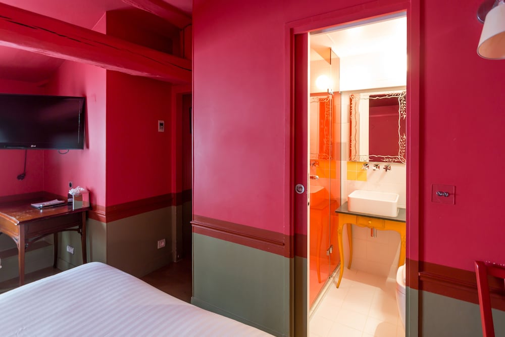 Hotel Crayon 13/78