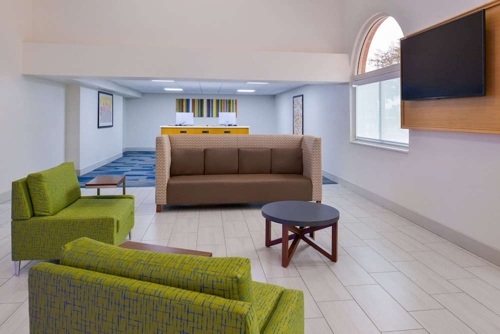 Holiday Inn Express Suites Shreveport Downtown Hotel 25/41