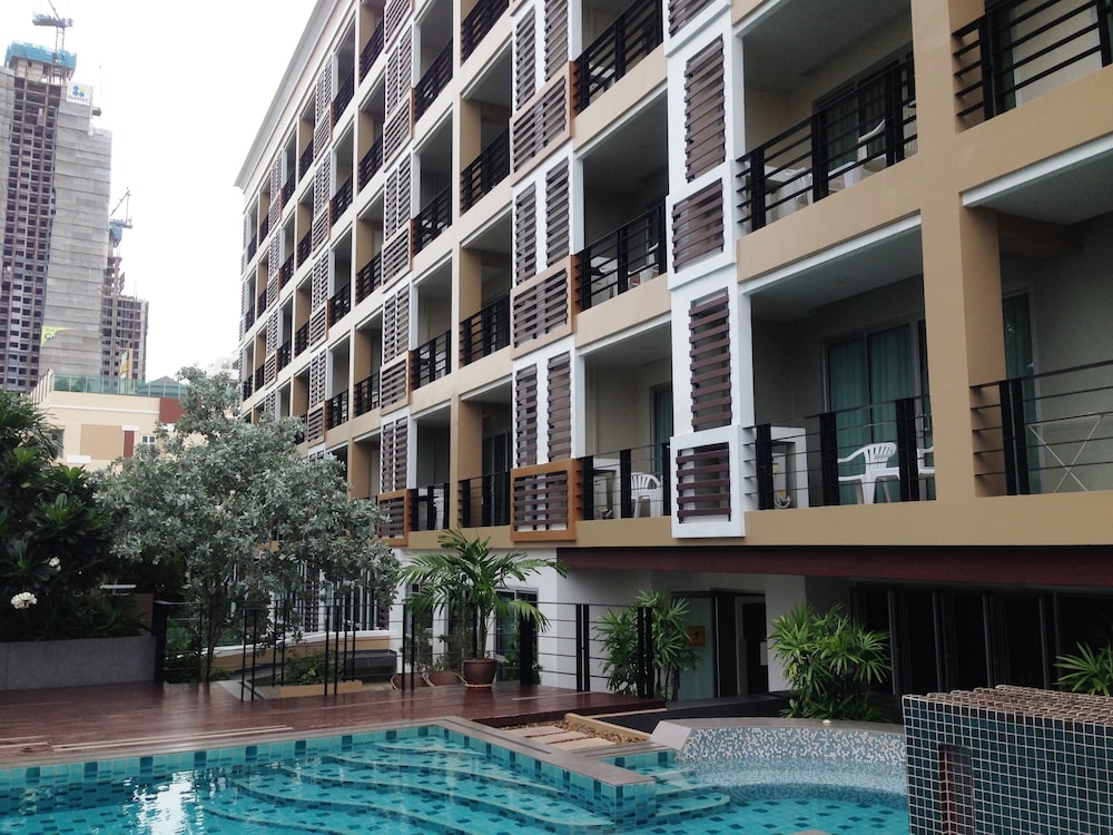 August Suites 4/69