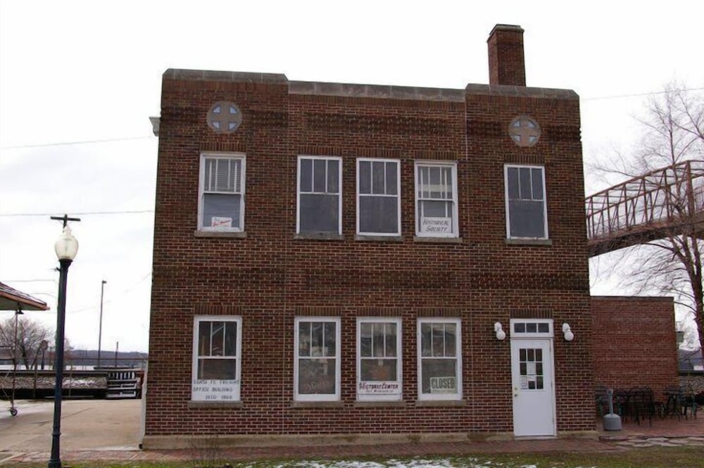 Kingsley Inn 2/64