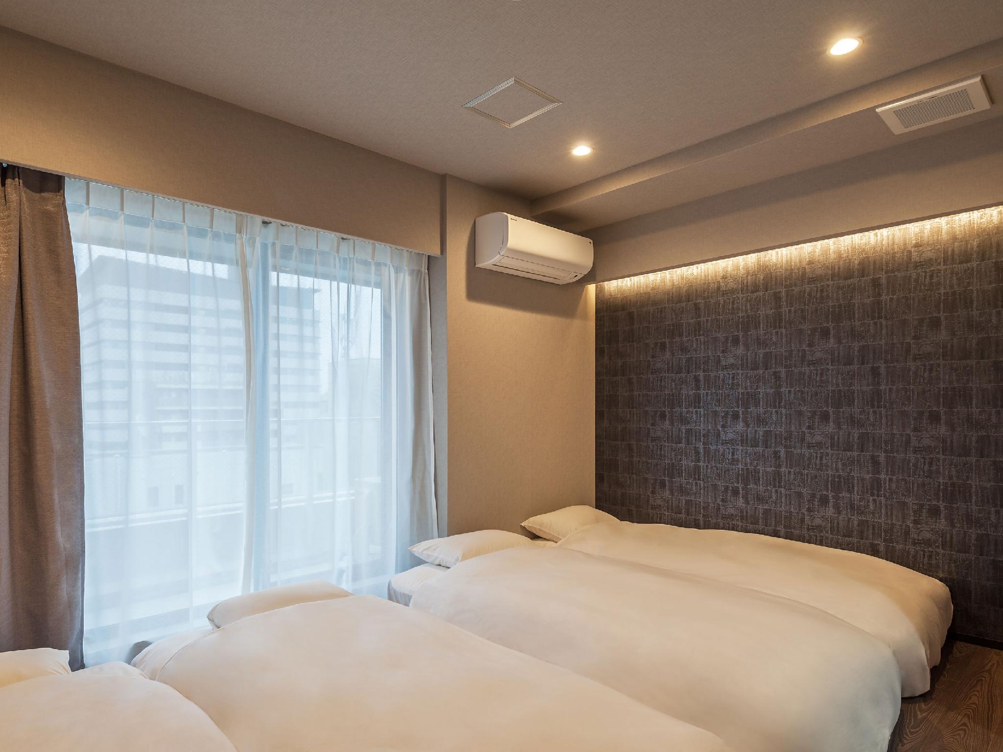 ROOM, 4 BEDS