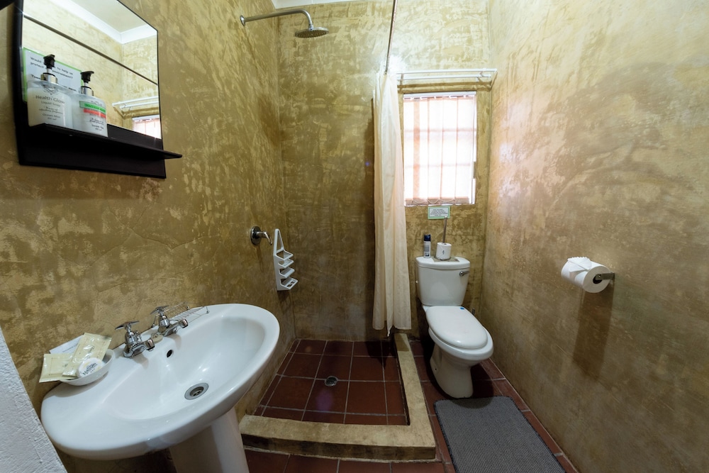 Maclear Manor 26/31