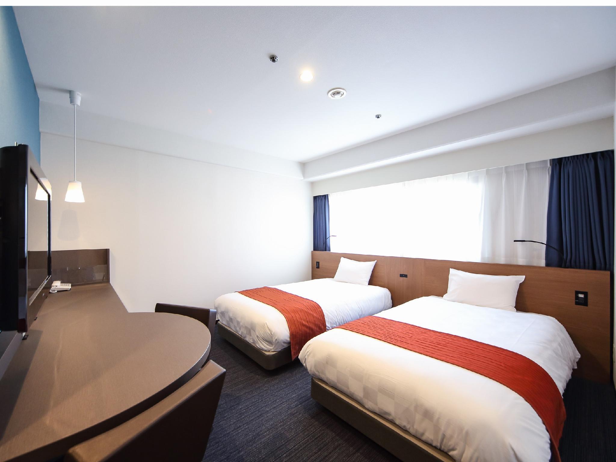 ROOM, TWIN BEDS