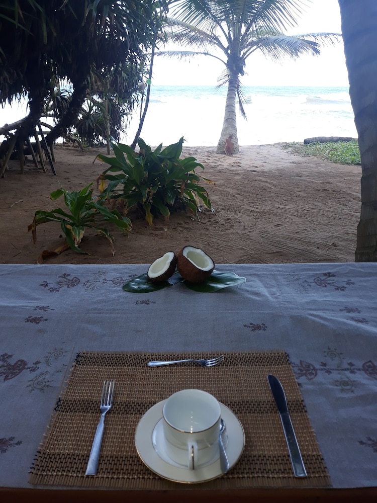 Arcade Beach Hotel 45/50