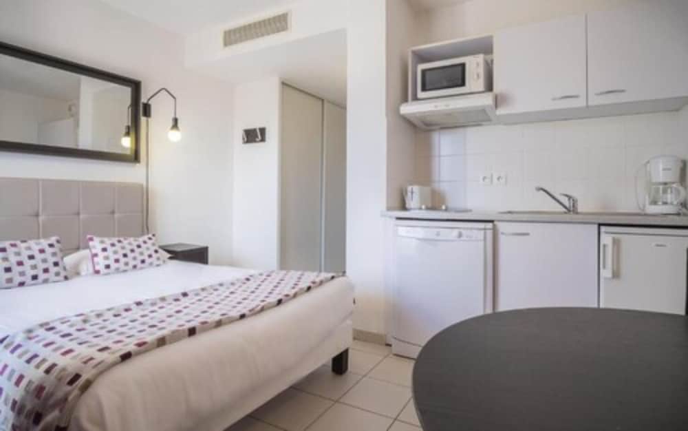 Nemea Appart Hotel Green Side Biot Sophia Antipolis 50/50