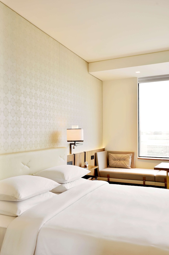 Andaz Delhi, by Hyatt 12/82