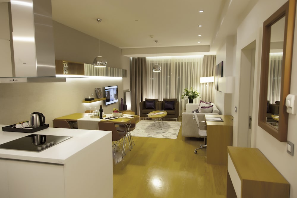 The Leos Residence 37/60