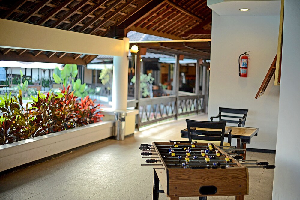 Grand Whiz Hotel Trawas Mojokerto 30/50