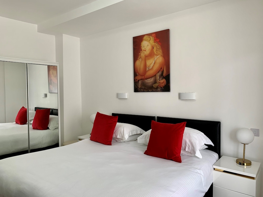 Sarum Hotel 21/69