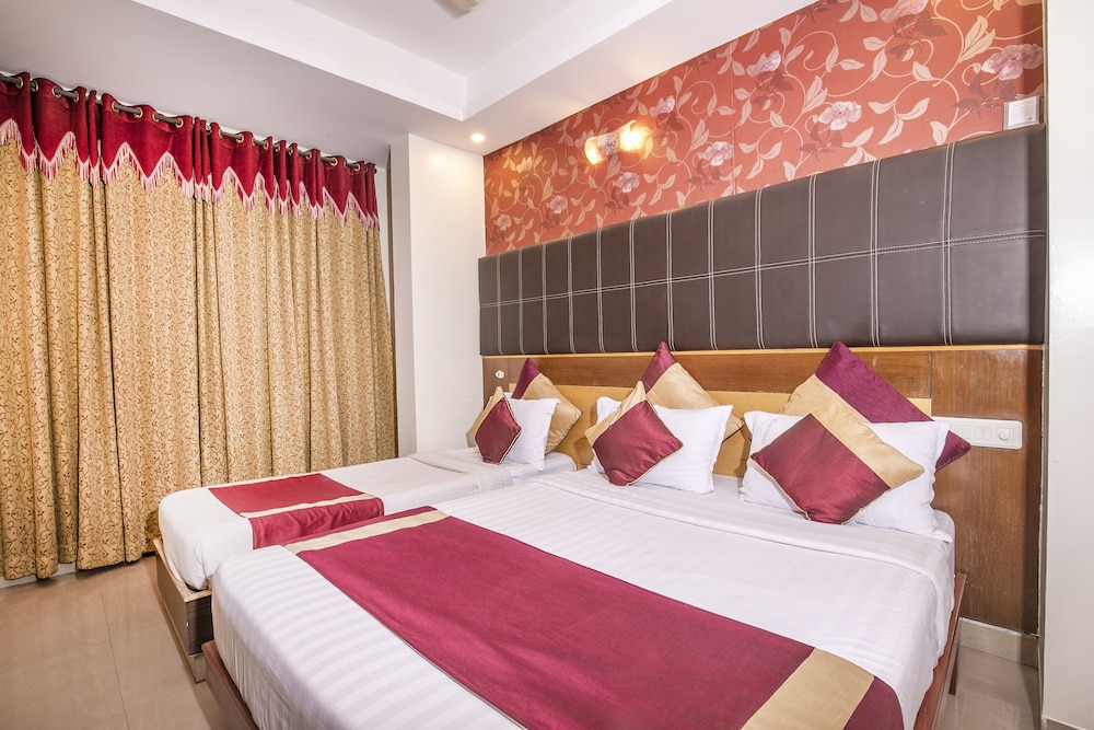AISHWARYA RESIDENCY 24/70