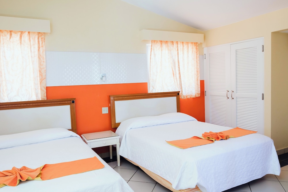 Las Olas Beach Resort 13/50