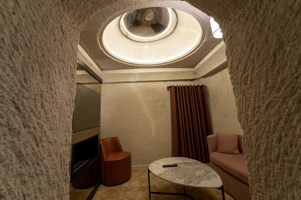 Artemis Cave Suites 27/64