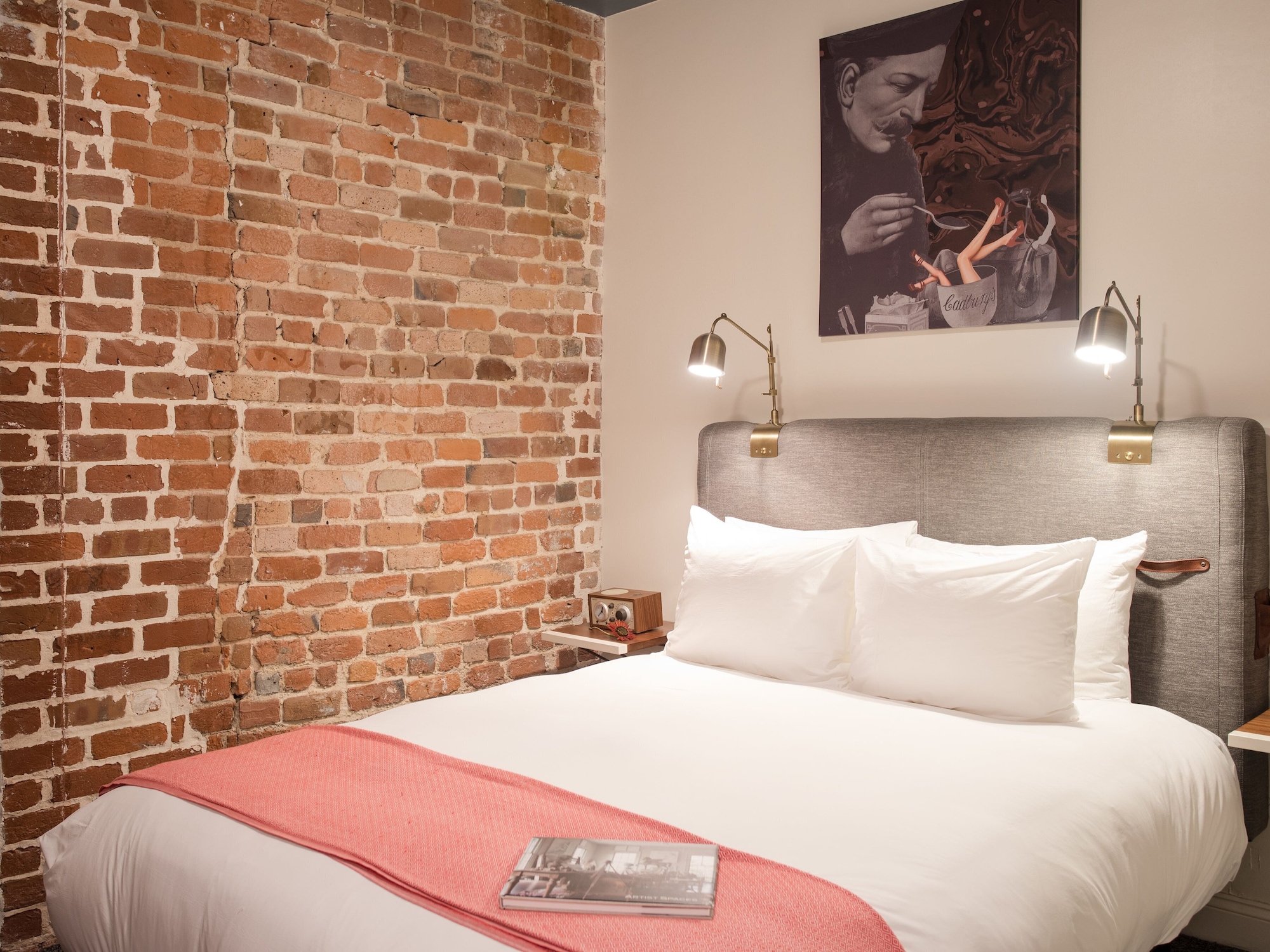 INTERIOR, STANDARD, DOUBLE BED