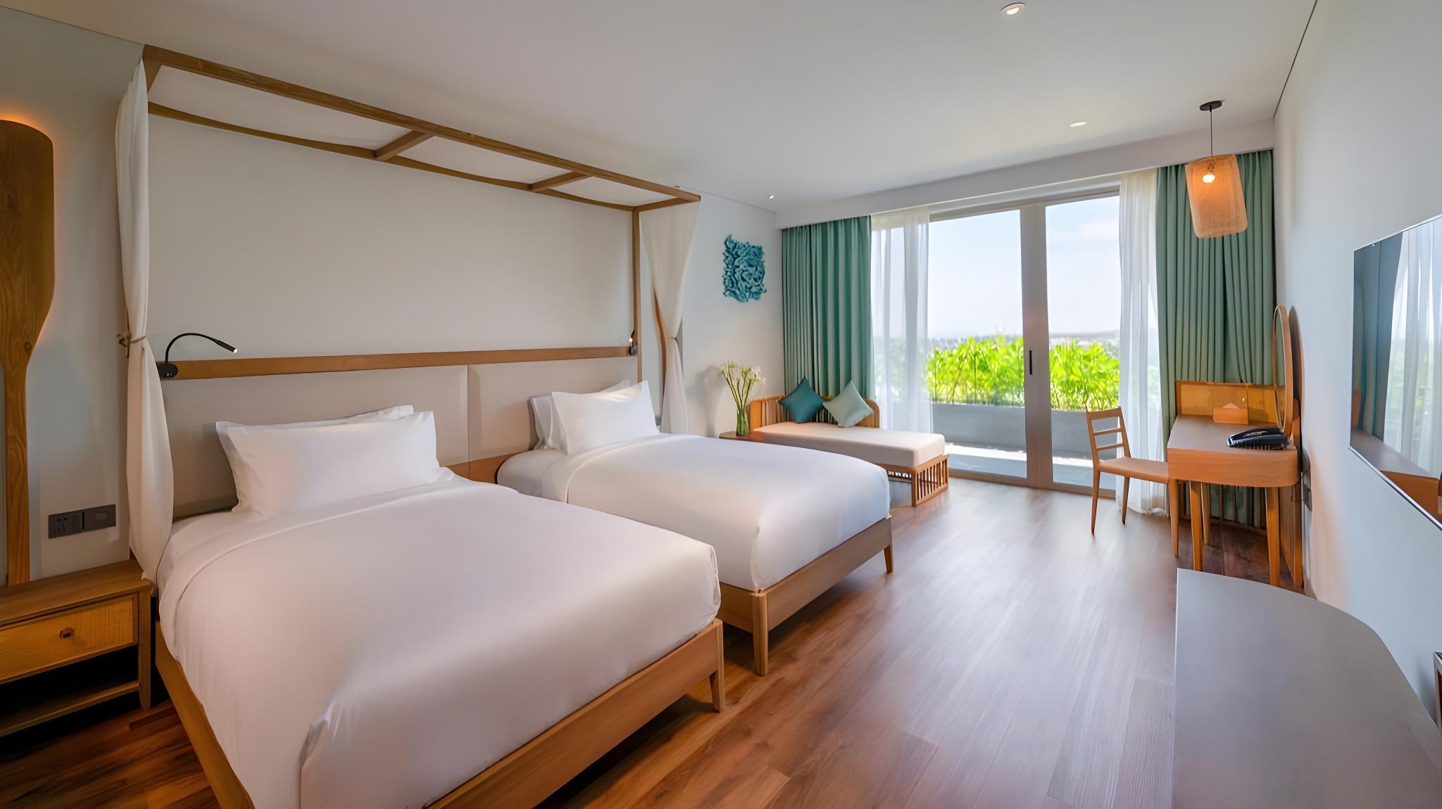 Vip, River, Deluxe, King Bed, Living Area
