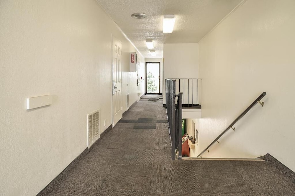 Motel6 Saint Joseph, MO 52/57