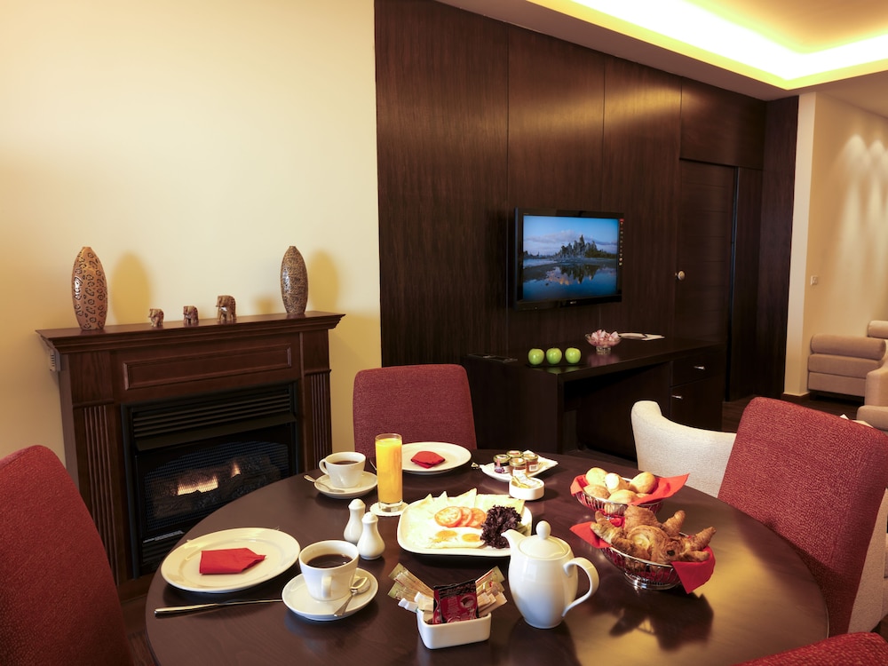 ONE TO ONE HOTEL 35/53