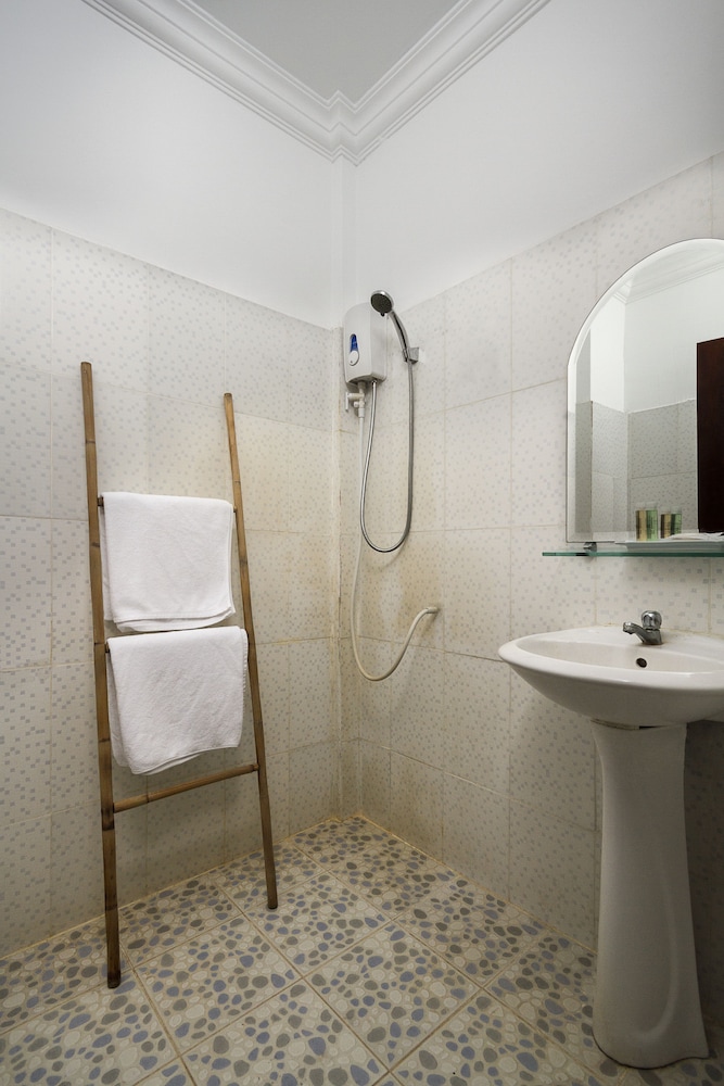 Baby Elephant Boutique Hotel 66/69